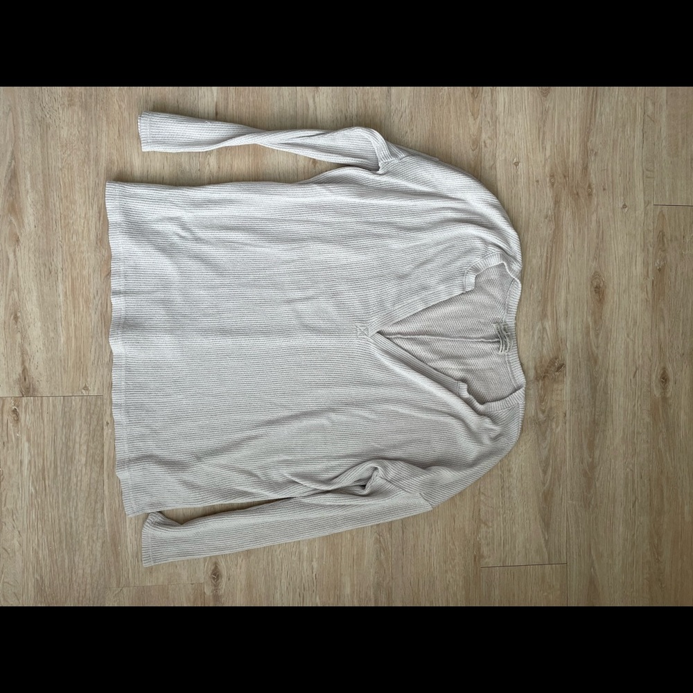 Urban Outfitters white thermal V neck long sleeve size S